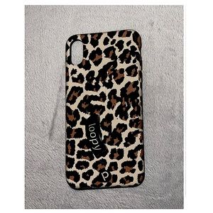 This is an Iphone Xs Max cheetah print Loppy Case